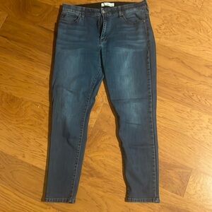 Women’s Kancan jeans. Size 15/31.